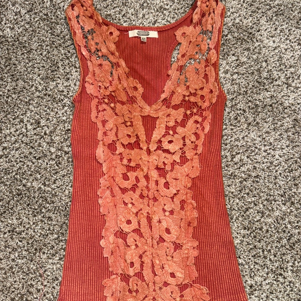 XS V cut Gimmicks by BKE Floral Lace Rust Burnt Orange Tank Top Fitted